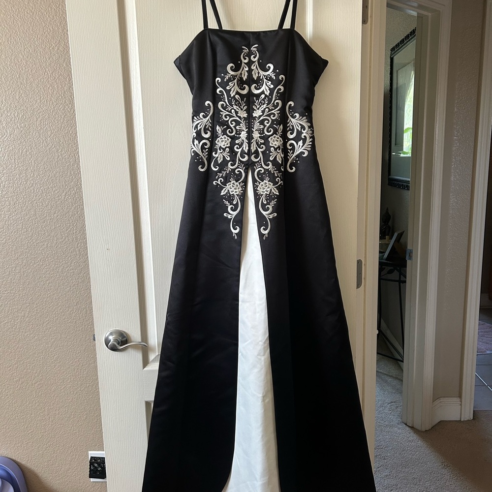 Jessica McClintock Black and White Spaghetti Strap Dress